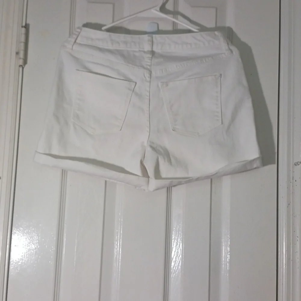 Universal Thread Shorts With Ripped Details - Picture 2 of 4